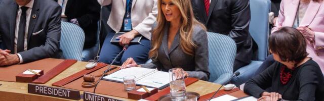PRVA DAMA AMERIKE PREDSEDAVALA SEDNICOM SAVETA BEZBEDNOSTI: Istorijski presedan u UN! Melanija izrazila saučešće porodicama stradalih američkih vojnika (VIDEO)