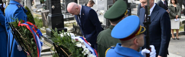 Поповић и Решетњиков положили венац руским војницима