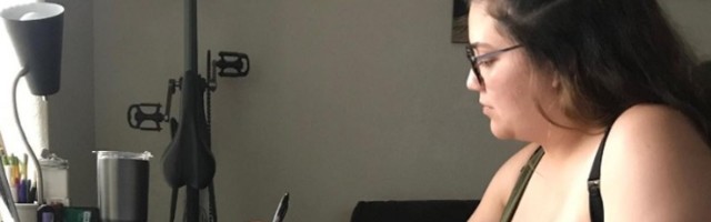 Zabranio studentkinji da doji bebu tokom onlajn nastave: Nije se povukla!