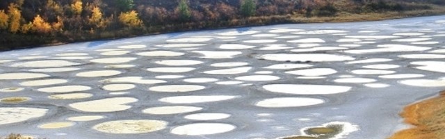Jezero koje zasenjuje svojom lepotom, na hiljade turista hrle da vide ovaj prirodni fenomen! (FOTO)