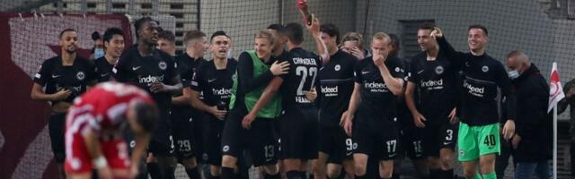 Grojter može polako nazad u Cvajtu: Bore u 94. za Ajntrahtov beg od opasne zone (VIDEO)