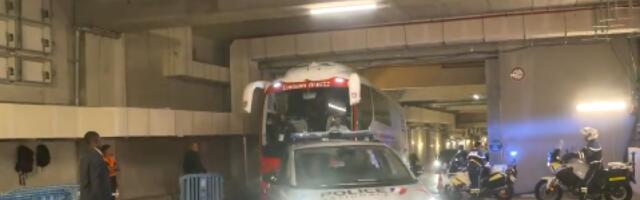 Trener dobio kamen u glavu! Užasne scene u Francuskoj, Policija nije mogla da ih spreči