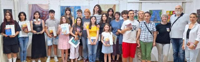 Izložba polaznika Likovne radionice: Svet lepši i savršeniji - svet ljubavi FOTO/VIDEO