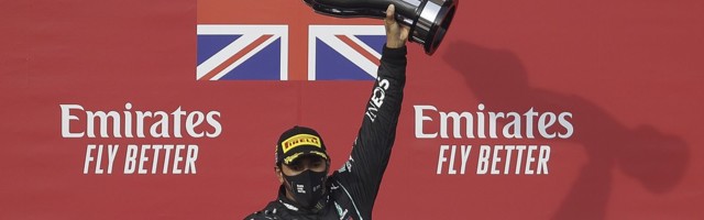 U turbulentnoj trci u Imoli Hamilton ponovo izašao kao pobednik