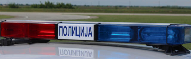 SAOBRAĆAJNA NESREĆA NA IRIŠKOM PUTU! Kamion sleteo u jarak, pa se prevrnuo