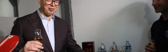 „Prestravljen od gubitka vlasti“: Zašto Vučić tako neumoljivo i kršeći zakon vodi kampanju za lokalne izbore?