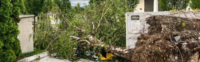 TUTNJE OLUJE, PRETE POPLAVE: Potpuni haos u Sloveniji, nevreme paralisalo deo zemlje