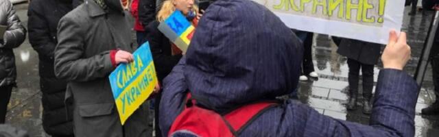 Skup podrške Ukrajini u Beograda, spalili ruski pasoš