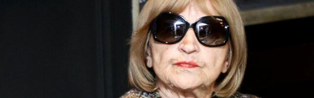 (FOTO) Mira plače jedva stoji na nogama! Sahrana sina legendarne glumice