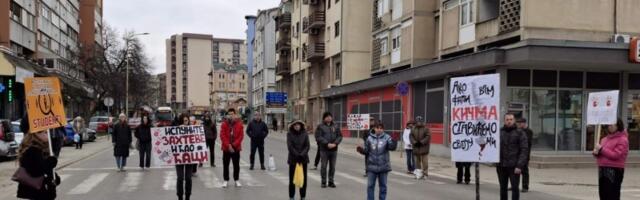 Blokada raskrsnice kod "Uzora" 27. put, odata pošta žrtvama tragedije u Novom Sadu (FOTO)