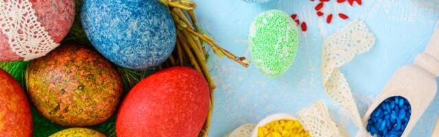 Ove godine farbamo jaja pirinčem - pogledajte impresivnu tehniku