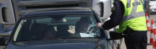 Ухапшени саобраћајни полицајци на Халкидикију због тражења и примања мита