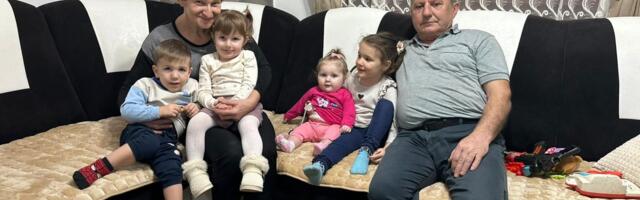 "Unučići su naš eliksir mladosti": Kad je život u zajednici retkost, prelepa slika stiže iz dragačevskog sela!