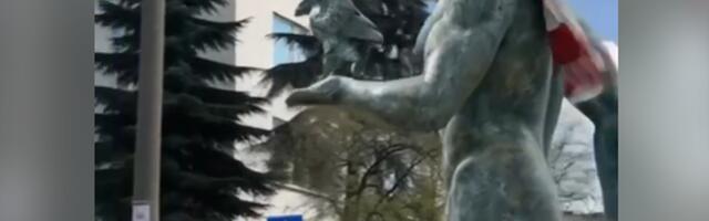 I on je "krenuo"na "Marakanu", šta ti čekaš? Zvezda te zove!