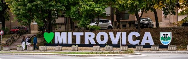 Gradonačelnik Severne Mitrovice priveden pa pušten zbog pokušaja da ofarba srce na znaku 'Ja volim Mitrovicu'