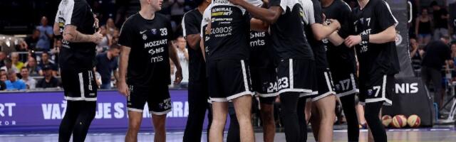 Košarkaši Partizana u fudbalskim dresovima: Pogledajte za koga navijaju Kalates, Radanov i Džekiri (FOTO)