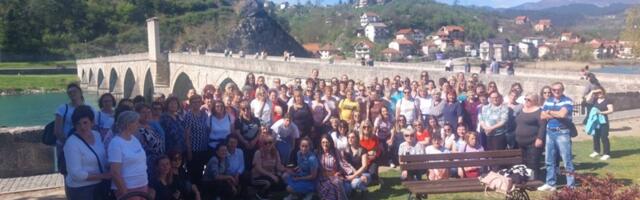 Više od 160 seoskih žena sa leve obale Zapadne Morave Blagovesti provelo na izletu u Višegradu