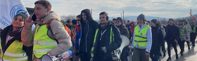 Niški studenti spavali u hostelu i kućama u Ćićevcu, jutros nastavili pešačenje ka Kragujevcu