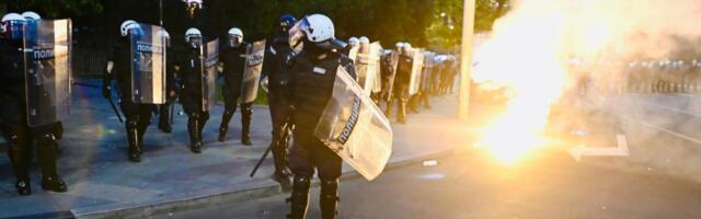 BLOKADERI I DALJE BIRAJU NASILJE UMESTO DIJALOGA! Vučić i posle svega poziva na razgovor, blokaderska "priča" poznaje samo baklje i kamenice