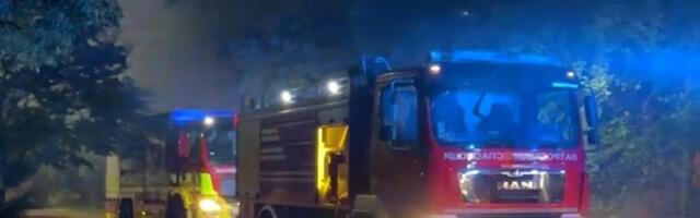 Buknuo požar u centru Užica: Vatrogasci munjevito reagovali da spreče širenje na ostale zgrade (VIDEO)