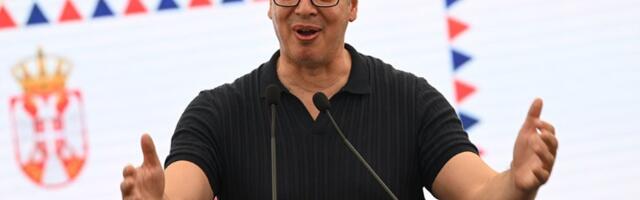 Vučić obilazi Stakleni vidikovac "Kablar" kod Čačka