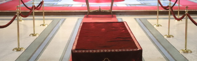 Pravoslavci veruju da ako supruga prevari muža, burma koju je nosila više nikada neće moći da stane na njen prst!