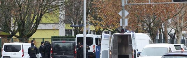 Interventna policija privodi i hapsi navijače pred derbi, sprečava se sukob Bed Blu Bojsa i Torcide