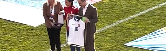 Veliki jubilej Nevene Damjanović: Fudbalerki uručeno priznanje za 100 odigranih utakmica u dresu reprezentacije