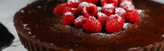 Banana split tart je ubedljivo najbolja letnja poslastica bez konkurencije - pravi se toliko jednostavno da lakše ne može