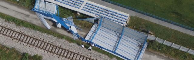 Olujni vetar odneo tribinu na stadionu u Trbušanima - konstrukcija pala na prugu i lokalni put