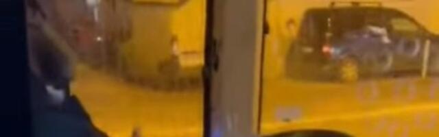 Opasnost na ulicama Beograda! Vozač gleda u ekran mobilnog dok vozi gradski autobus (VIDEO)