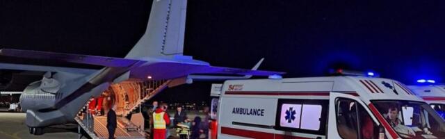 AVION SA PACIJENTIMA IZ KOČANA SLETEO U BATAJNICU: Osam saniteta i policijska pratnja prevoze povređene!