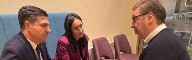 VUČIĆ SA SVOJIM SARADNICIMA: Ponosan na hrabrost mojih niških prijatelja Jelene Zarić Kovačević i Daleta Pavlovića