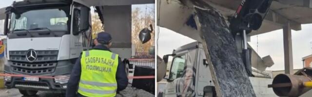 Kamion udario u nadstrešnicu u Novom Sadu (VIDEO)