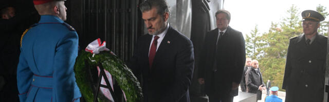 Predsednik Gruzije položio venac na Spomenik neznanom junaku na Avali