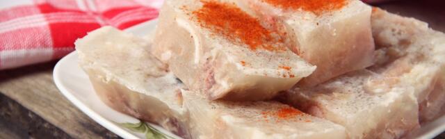 Zimski klasik koji ili obožavate ili prezirete: Ovo je recept za pihtije koji svakome uspeva