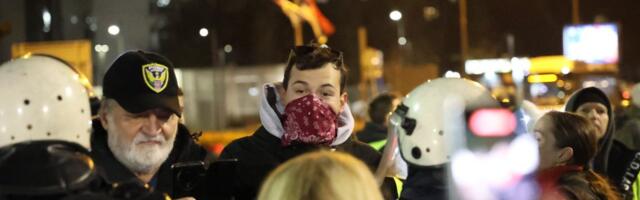 Kakav otac, takav sin! Pogledajte ko se pojavio na skandaloznom skupu blokadera u Novom Sadu (VIDEO)