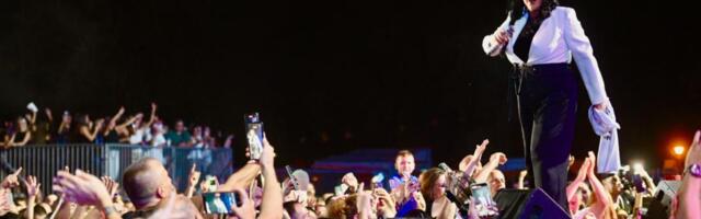 DRAGANA MIRKOVIĆ OBARA SVE REKORDE NA AMERIČKOJ TURNEJI! Evo kako muzička zvezda provodi slobodno vreme u Njujorku (VIDEO)