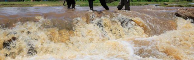 KATAKLIZMA U KENIJI, PREKO 30.000 LJUDI RASELJENO ZBOG KATASTROFALNIH POPLAVA! Reke uništile poljoprivredno zemljište i naselja, zatvorene škole i putevi (FOTO)