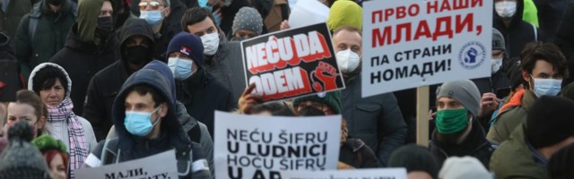 Neću da odem - Najjači transparenti sa protesta frilensera u Beogradu
