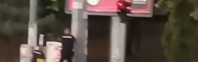 KRAJ DRAME Savladan muškarac koji je pucao u Šumicama (VIDEO)