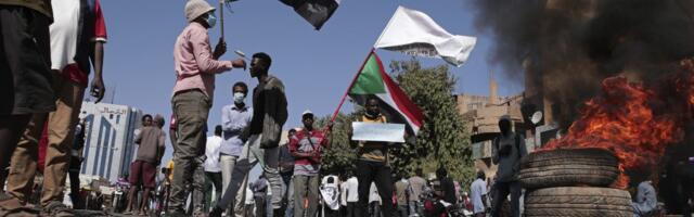 I dalje traju protesti protiv vojne vlasti u Sudanu, suzavac na demonstrante