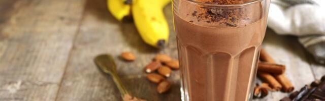 Čokoladni smoothie sa bademima i cimetom