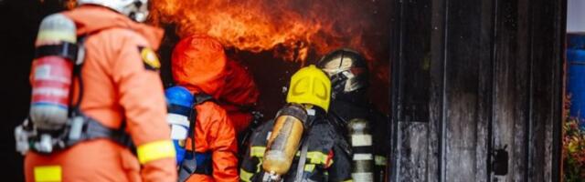 VELIKI POŽAR U SELU LISA KOD IVANJICE! Vatrogasci ne mogu da zauzdaju vatrenu stihiju