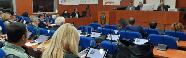 Deo opozicije planira blokadu rada Skupštine u Leskovcu, a deo je bojkotuje