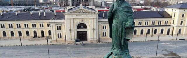 Prepravljen spomenik Stefanu Nemanji: "Lačio se krsta" (VIDEO)