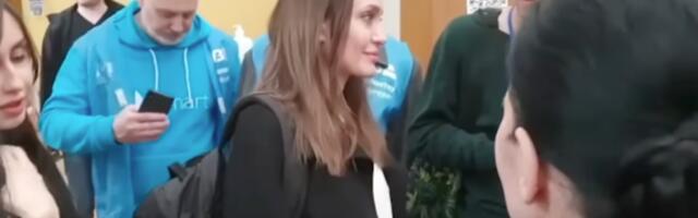 Šok na frontu: Vozač Anđeline Džoli regrutovan u vojsku tokom njene posete Ukrajini