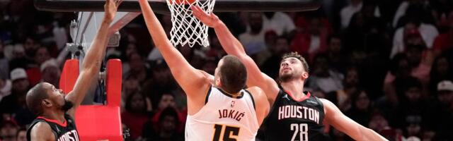 Zakucavanje večeri u NBA ligi, pa "lopte koje imaju oči", ovo su najbolji potezi Nikole Jokića protiv Hjustona