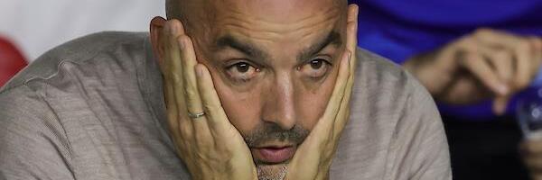 LAZETIĆ NA ŽESTOKOM UDARU JAVNOSTI POSLE SRAMOTNOG PORAZA: "Mora da ide! Nema oprosta!"