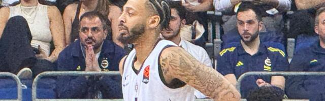 GROBARI SU OVAJ TRENUTAK ČEKALI ČETIRI MESECA! Karlik Džons se vratio na teren i odmah pokazao klasu - pogledajte njegove prve poene posle teške povrede! VIDEO